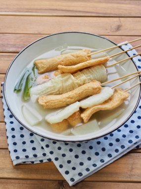 Asya yemeği Balık güveci, eomuk tang