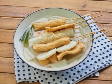 Asya yemeği Balık güveci, eomuk tang