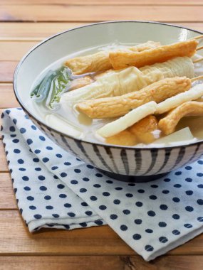 Asya yemeği Balık güveci, eomuk tang