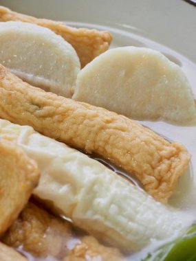 Asya yemeği Balık güveci, eomuk tang