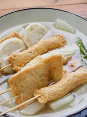 Asya yemeği Balık güveci, eomuk tang