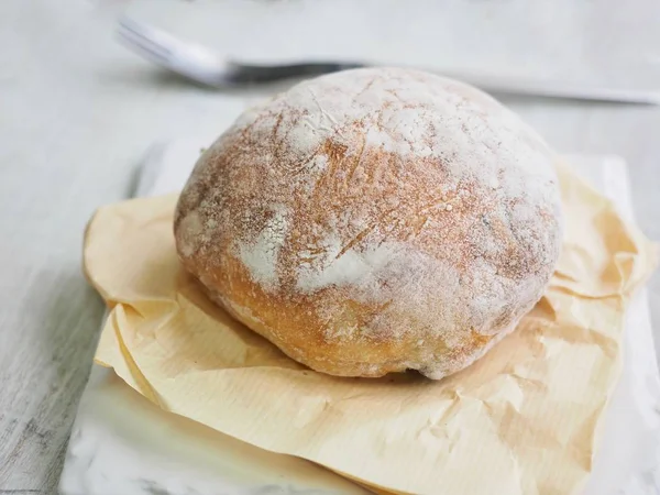 Yuvarlak zeytin Chi Avatar, kepekli ekmek