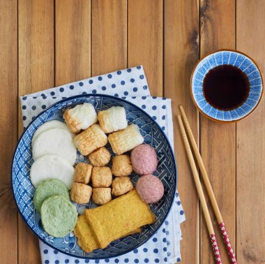 Asya yemeği balık keki, balık ezmesi, eomuk.