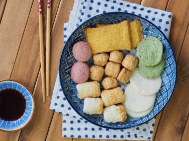 Asya yemeği balık keki, balık ezmesi, eomuk.