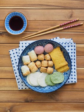 Asya yemeği balık keki, balık ezmesi, eomuk.