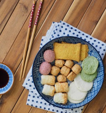 Asya yemeği balık keki, balık ezmesi, eomuk.