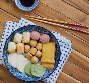 Asya yemeği balık keki, balık ezmesi, eomuk.