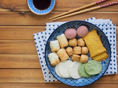 Asya yemeği balık keki, balık ezmesi, eomuk.