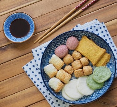 Asya yemeği balık keki, balık ezmesi, eomuk.