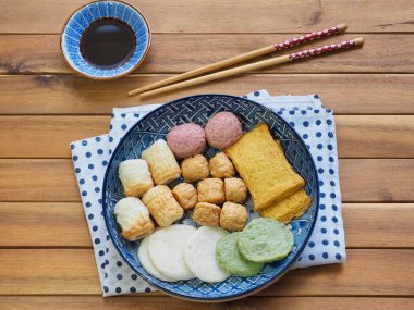 Asya yemeği balık keki, balık ezmesi, eomuk.