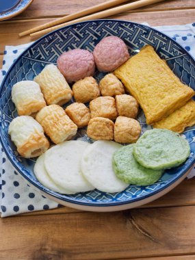 Asya yemeği balık keki, balık ezmesi, eomuk.