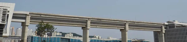 Міст Єднує Будівлі Будівлі Корея — стокове фото