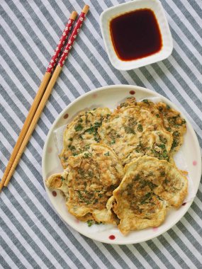 Kore usulü yumurta sebzeli krep.