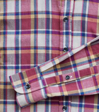 Kırmızı, mavi, beyaz kareli gömlek