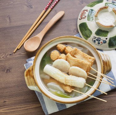 Asya yemeği Balık güveci, eomuk tang