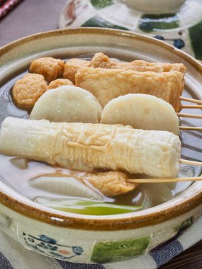 Asya yemeği Balık güveci, eomuk tang