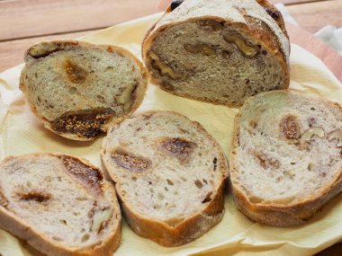 Tam buğday ceviz incir ekmek