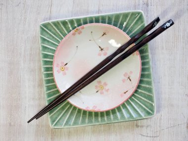 Porselen Kase ve yemek çubukları