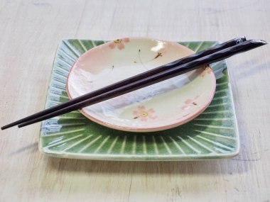 Porselen Kase ve yemek çubukları