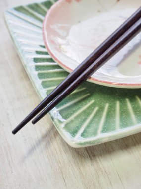 Porselen Kase ve yemek çubukları