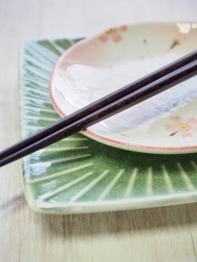 Porselen Kase ve yemek çubukları