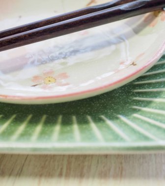 Porselen Kase ve yemek çubukları