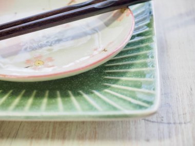 Porselen Kase ve yemek çubukları