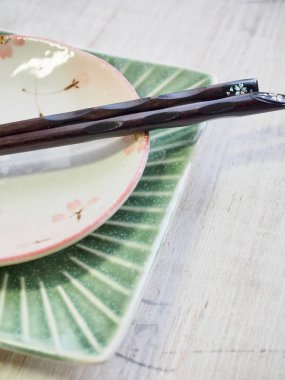 Porselen Kase ve yemek çubukları