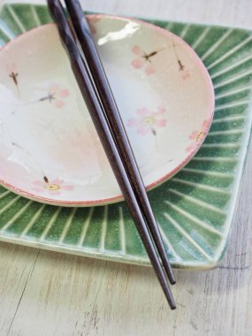 Porselen Kase ve yemek çubukları