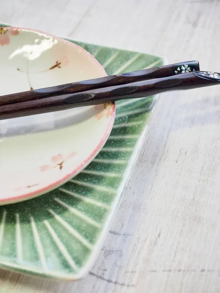 Porselen Kase ve yemek çubukları