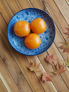 Kore Olgun hurma meyvelerini  