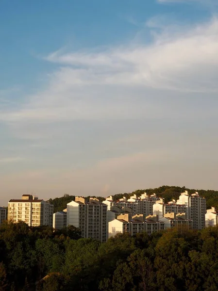 清州市アパートと日没の風景 — ストック写真