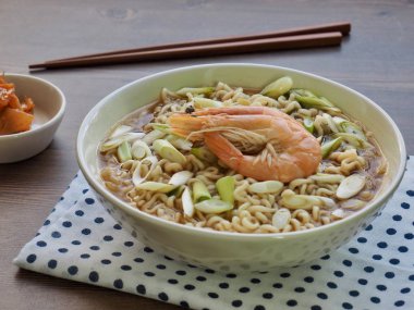 Asya yemek karides ramen