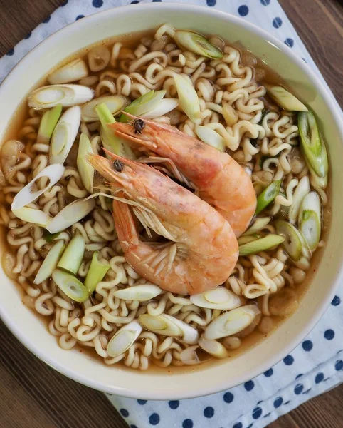 Asya yemek karides ramen