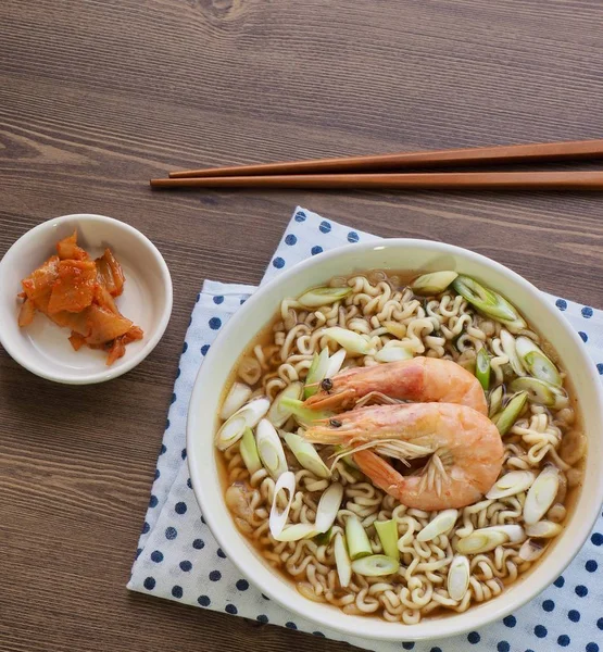 Asya yemek karides ramen