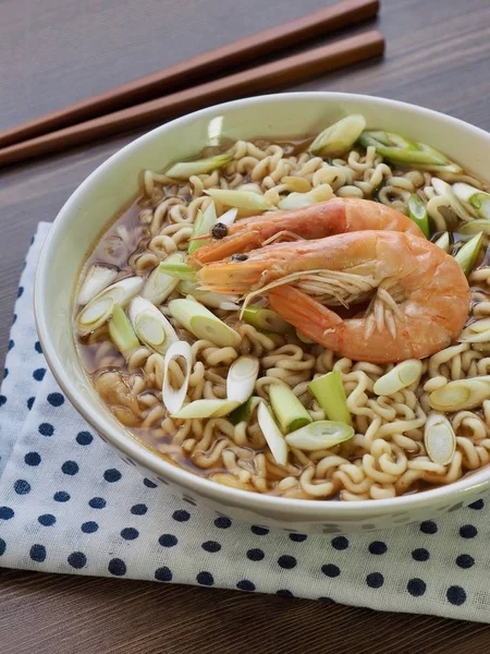 Asya yemek karides ramen