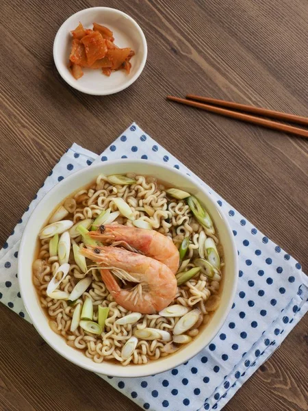 Asya yemek karides ramen