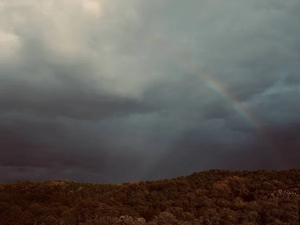 먹구름 무지개 — 스톡 사진