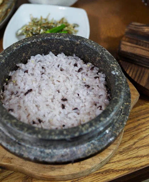 Koreanisches Essen Schwarzer Reis Einem Steintopf — Stockfoto