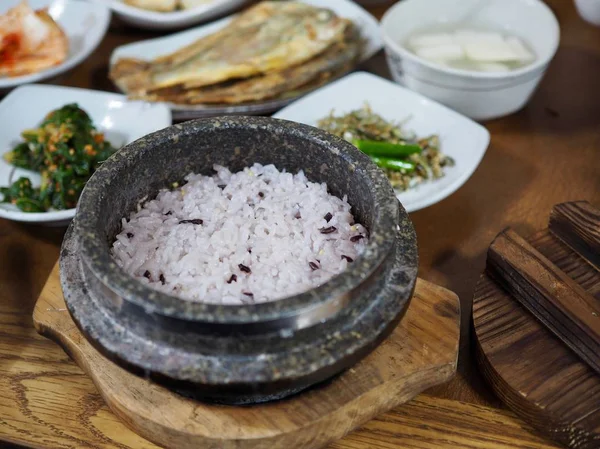 Koreanisches Essen Schwarzer Reis Einem Steintopf — Stockfoto