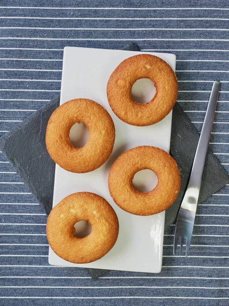 Kahverengi Donuts Çatal — Stok fotoğraf