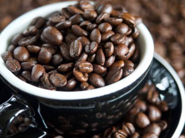 Kahve ve kahve çekirdeği.