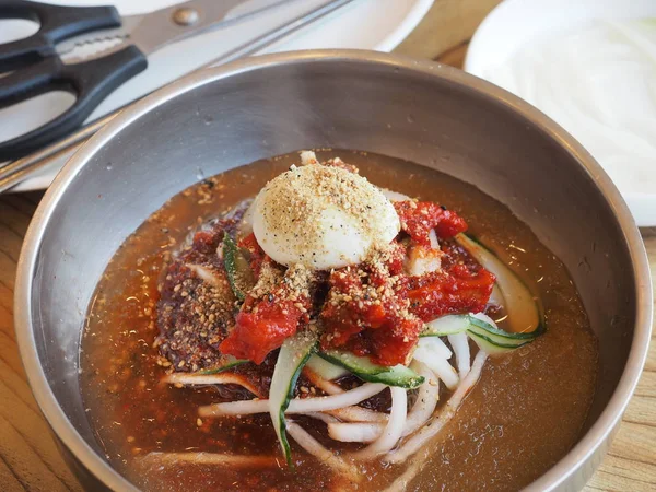 Korejské Jídlo Studené Pohankové Nudle Mul Naengmyeon — Stock fotografie