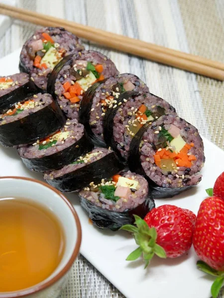 Kore yemeği siyah pirinç Kimbap