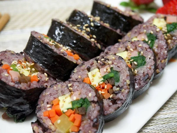 Kore yemeği siyah pirinç Kimbap