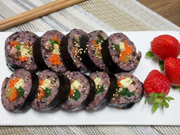 Makanan Korea Beras Hitam Kimbap — Stok Foto