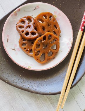 Kore yemeği Simmered soya sosu Lotus root