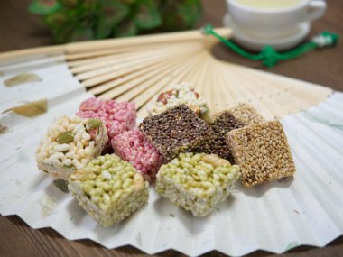 Kore geleneksel atıştırmalıkları Tatlı RicePuff, Gangjeong 