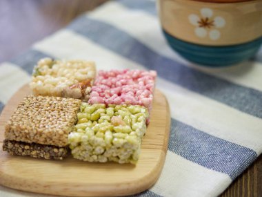 Kore geleneksel atıştırmalıkları Tatlı RicePuff, Gangjeong 