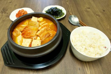 Kore yemeği Kimchi güveç, Kimchi-jjigae